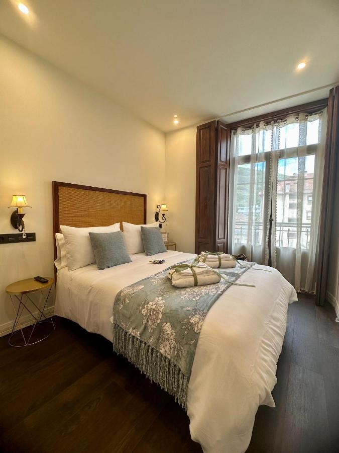 Claren'S Boutique Rooms Cangas De Narcea Exterior photo