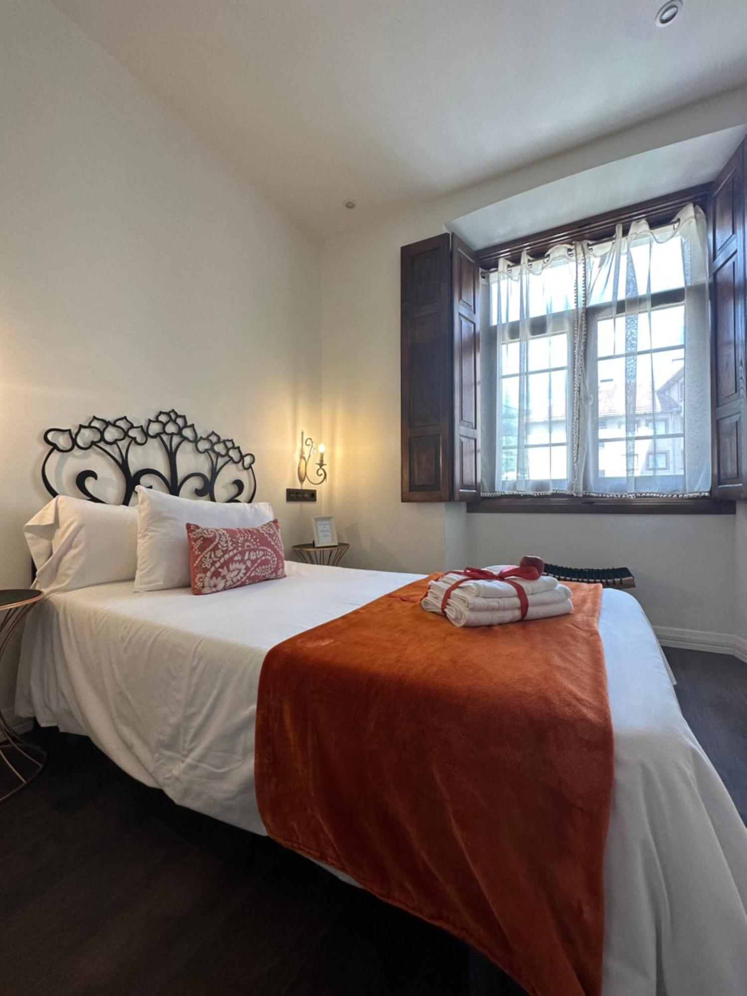 Claren'S Boutique Rooms Cangas De Narcea Exterior photo