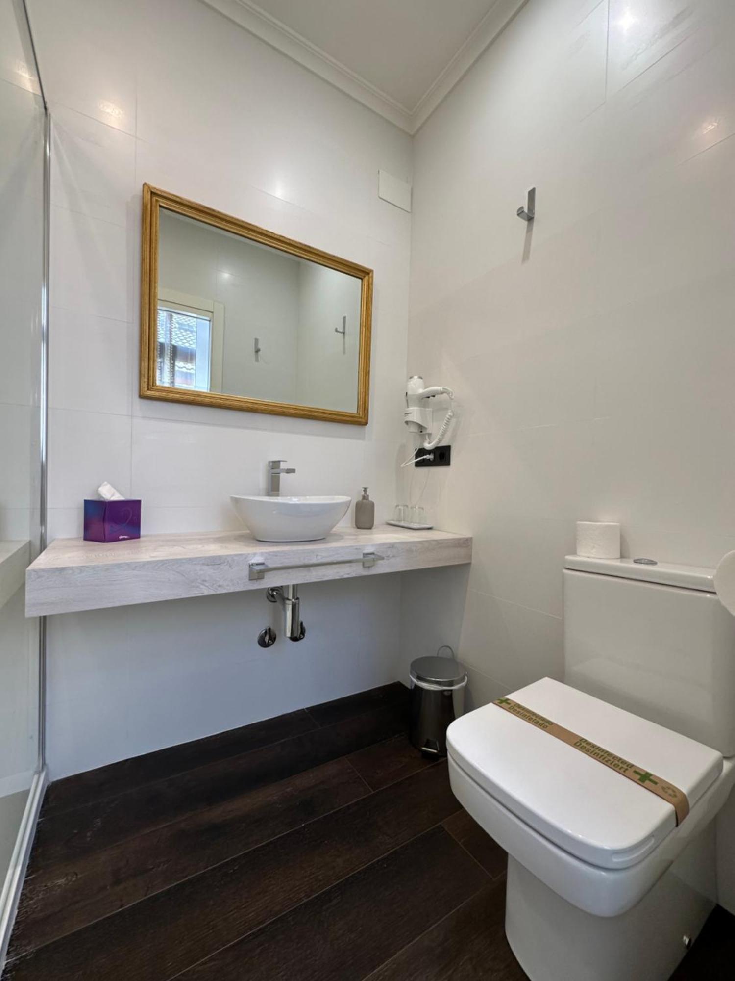 Claren'S Boutique Rooms Cangas De Narcea Exterior photo